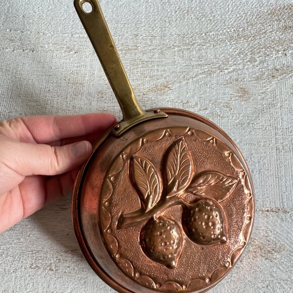 Vintage Copper and Brass Handled Molded Pan with Lemon Motive - Picture 11 of 11
